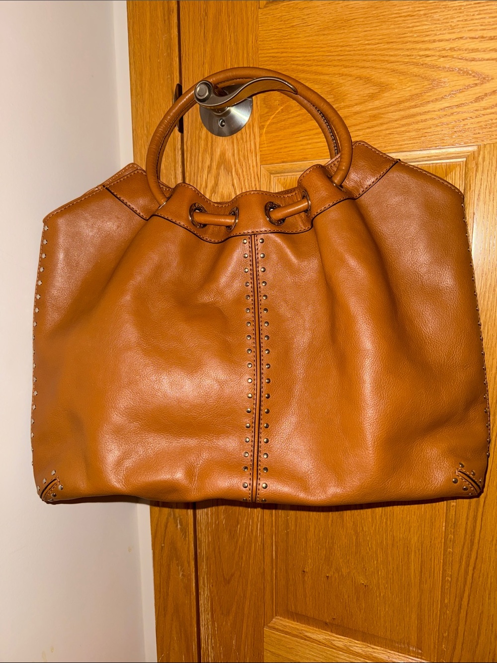 Michael Kors Astor Studded Shoulder Tan Leather Drawstring Tote Like New - Picture 2 of 8